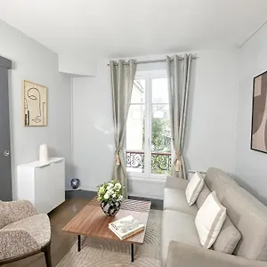 Stunning Near Eiffel Tower , París Francia